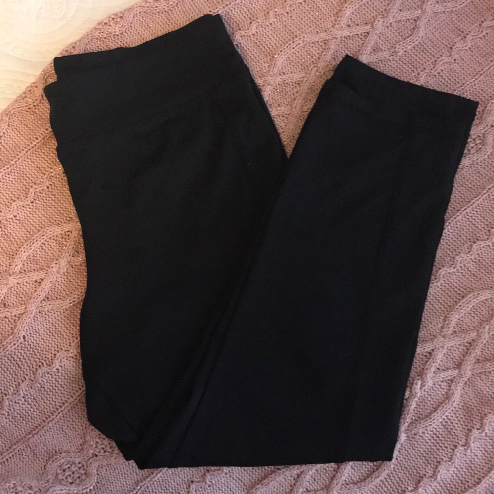 Black athletic capris